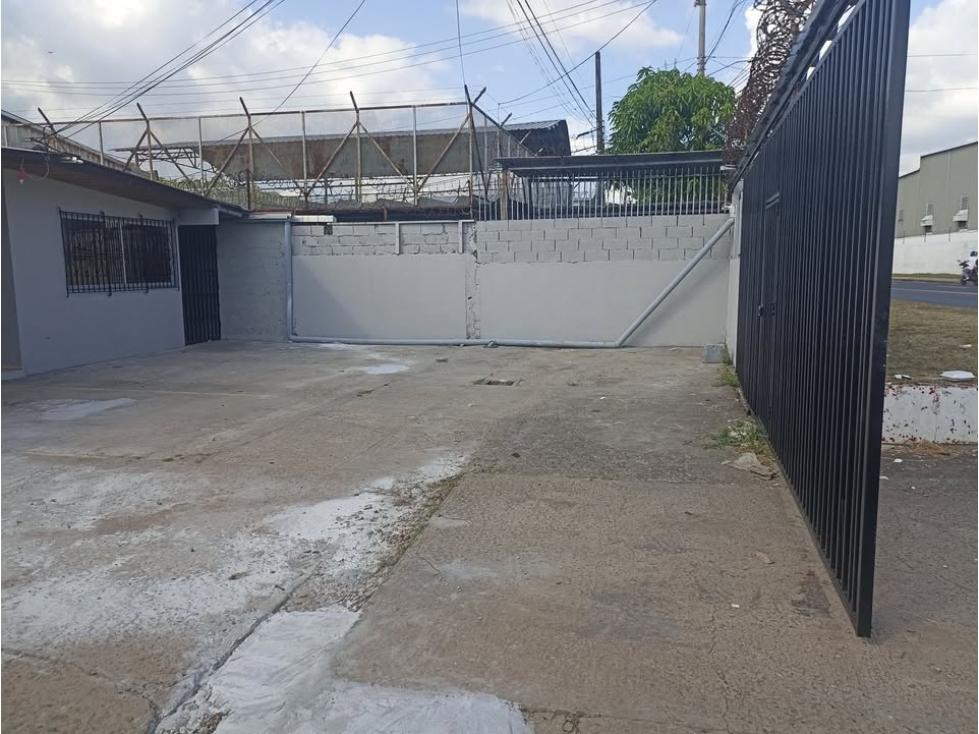 Alquiler de casa comercial en Vía La Pulida. MY - 6