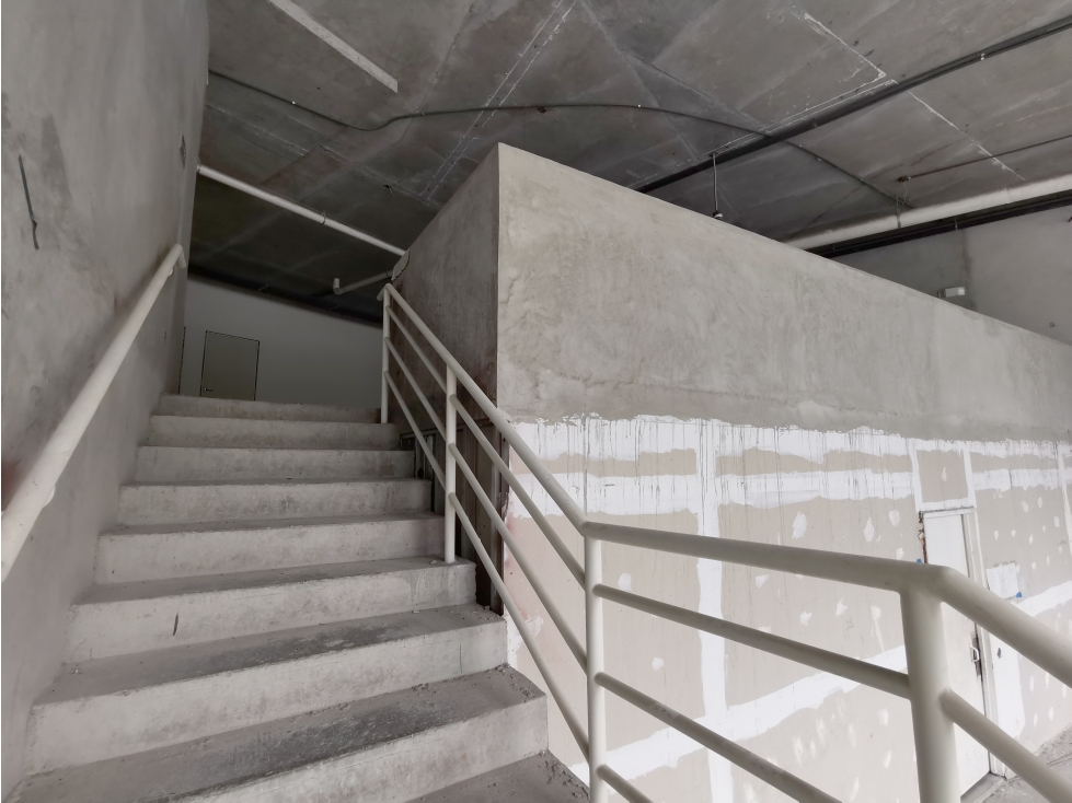 Venta/Alquiler de locales de 2 niveles en SKy Point, Tumba Muerto. LM — foto 6