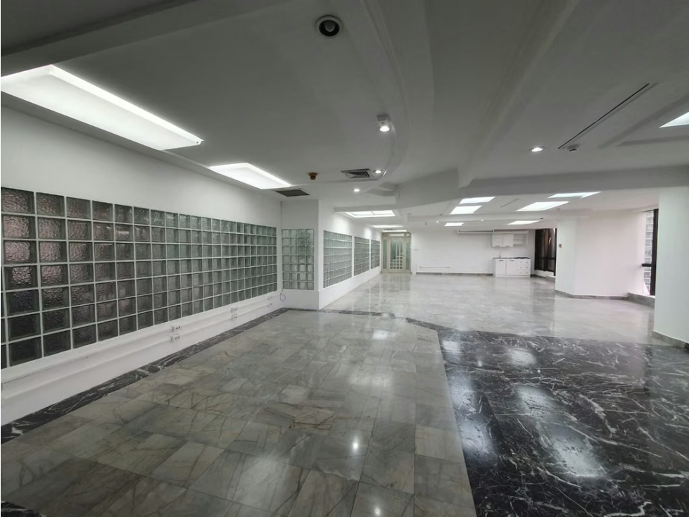 Alquiler de oficina en Torre BAC, Ave. Balboa. EL - 4