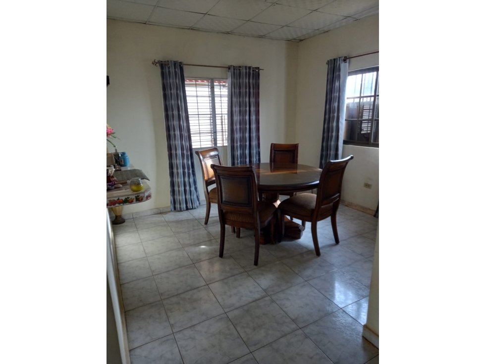 Se Vende Casa a pasos del Super 99 de Chitré Herrera - 4