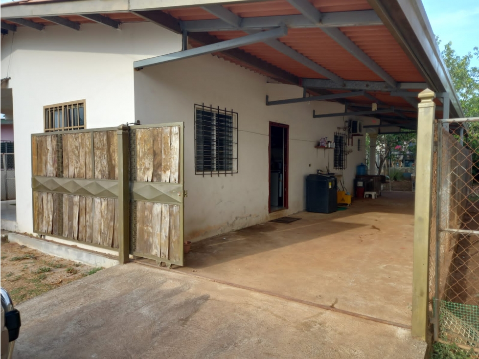 Se Vende Casa a pasos del Super 99 de Chitré Herrera - 2