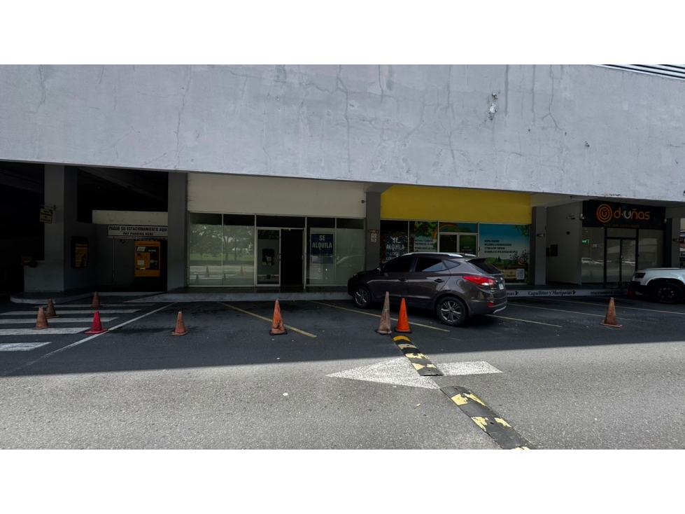 Se alquila local comercial en albrook