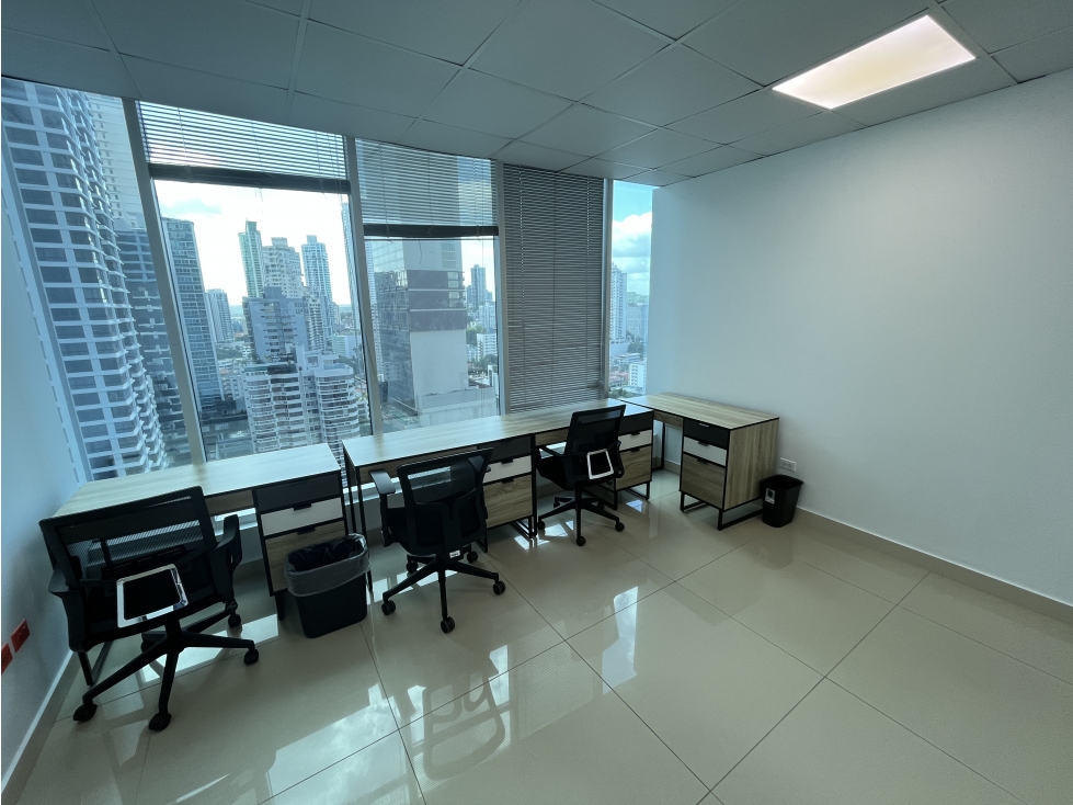 Alquiler de oficina en Ocean Business Plaza, Marbella