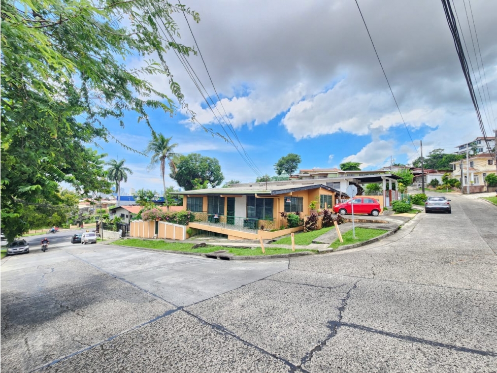 Venta de Casa en Altos de Betania Lote de Esquina