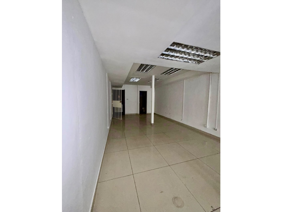 Alquiler de local comercial en Condado Business Center. YP — foto 5