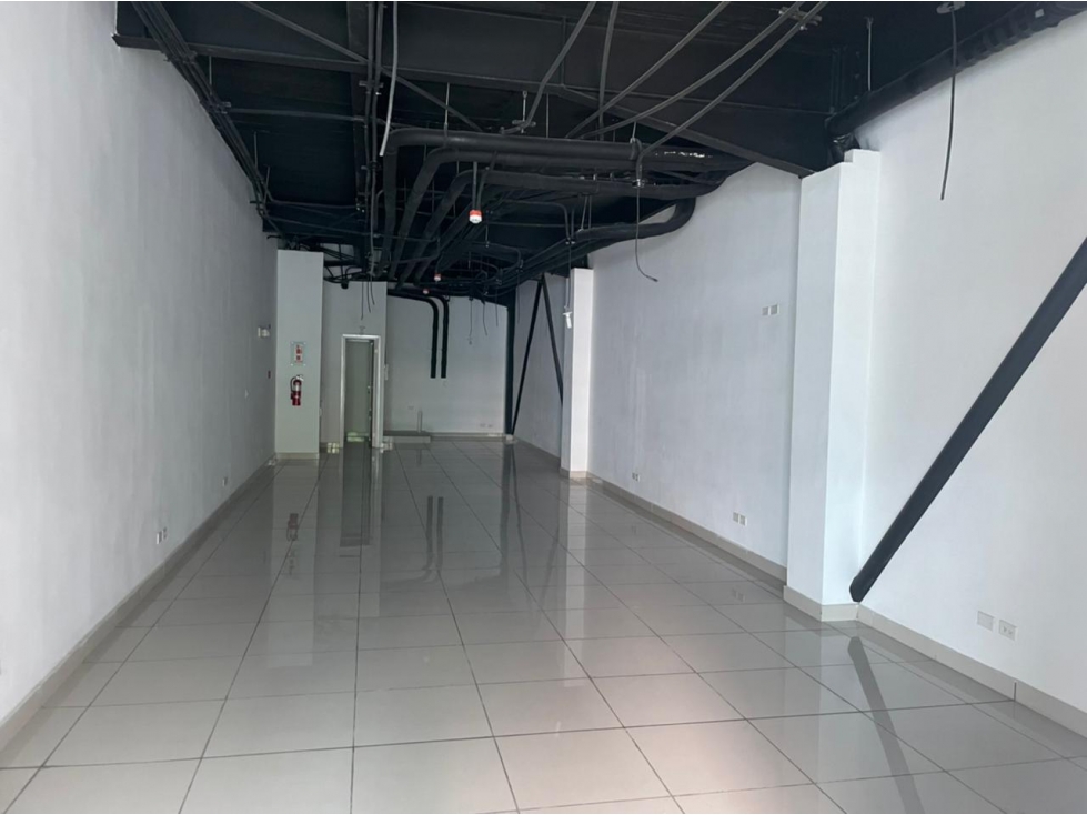 Local Comercial en Alquiler Plaza Cowes, Bella Vista. GM - 6