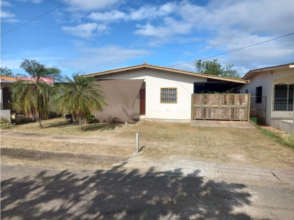 Se Vende Casa a pasos del Super 99 de Chitré Herrera - 1