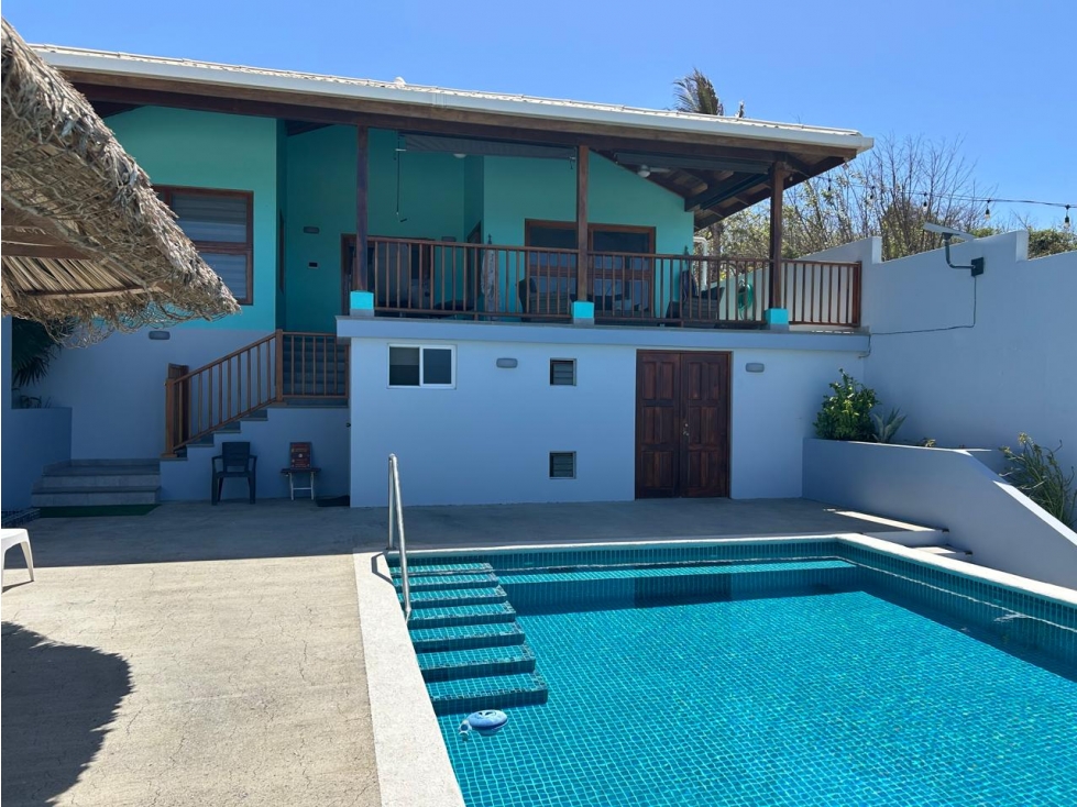 Venta de casa frente al mar en Playa Uverito - 1