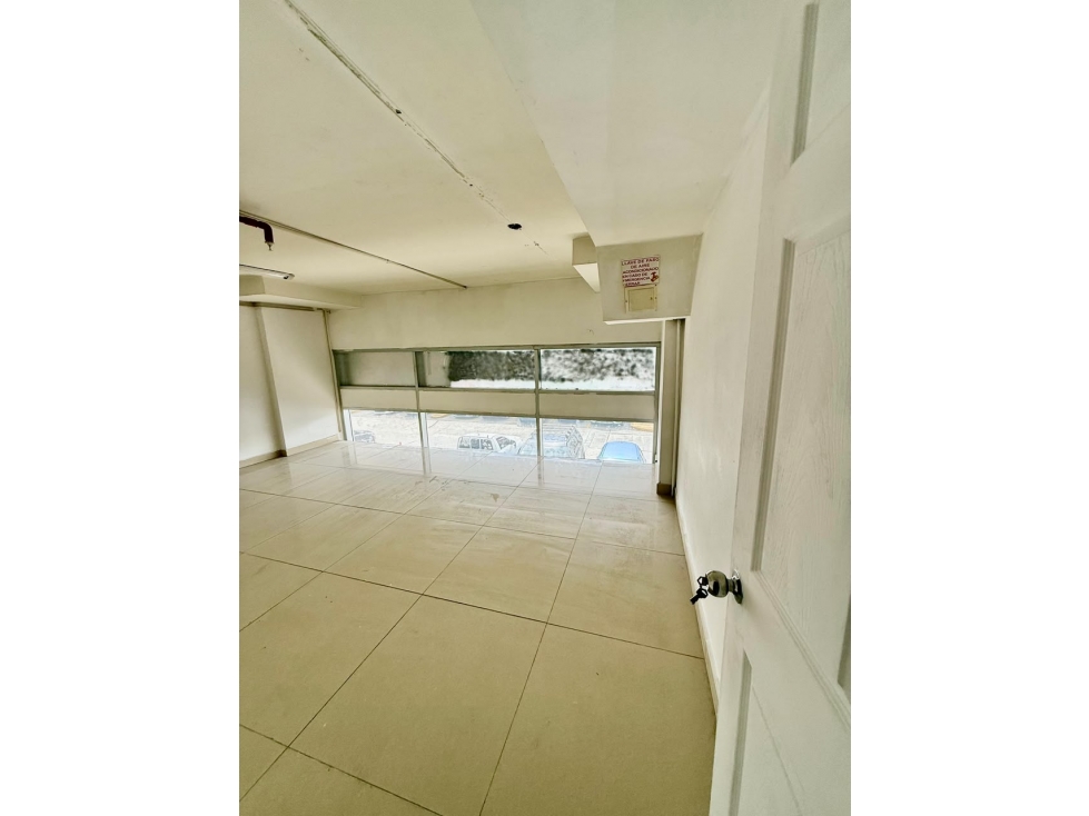Alquiler de local comercial en Condado Business Center. YP — foto 2
