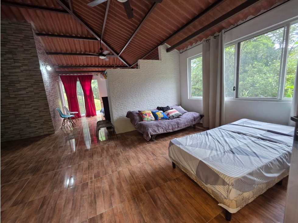 VENTA DE TERRENO CON 3 CABAÑAS EN ALTOS DE CERRO AZUL. MY - 4