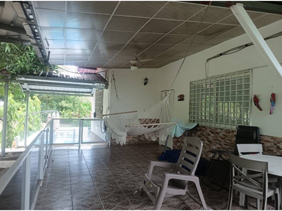 Venta de casa con piscina en Las Uvas, San Carlos. MY — foto 2