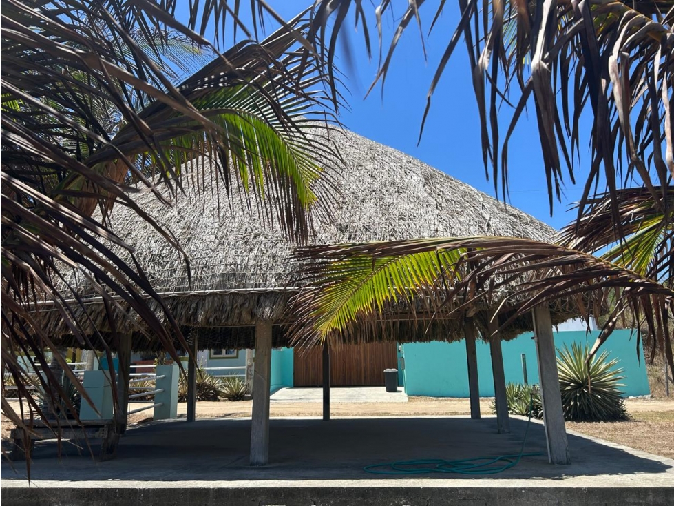 Venta de casa frente al mar en Playa Uverito - 2