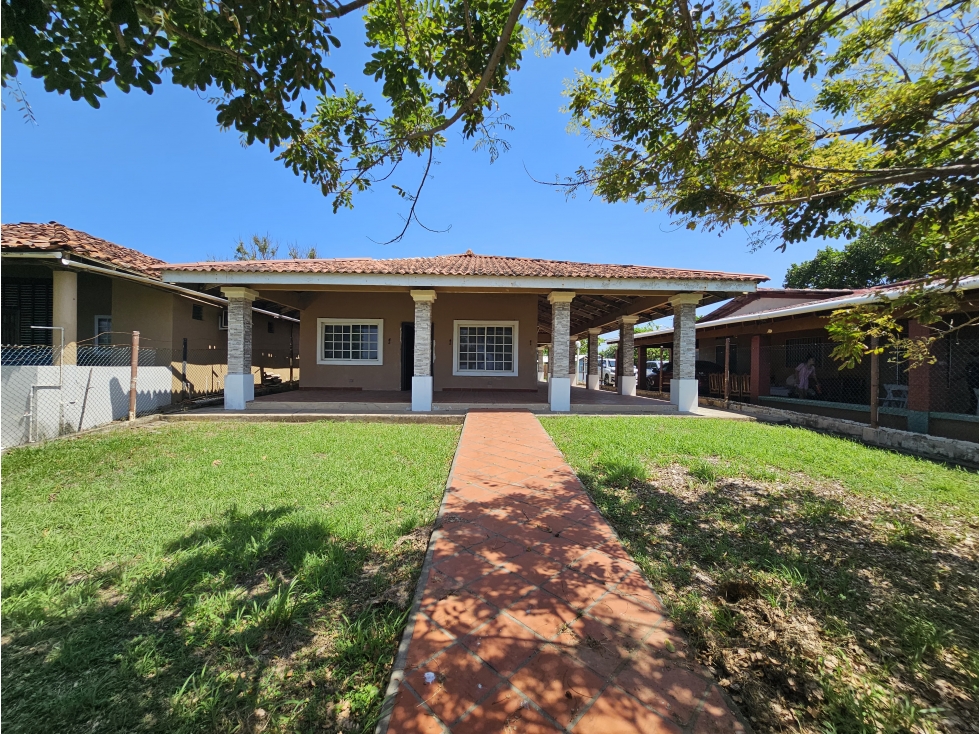 Venta de casa con acceso directo al mar, Playa Uverito - 1