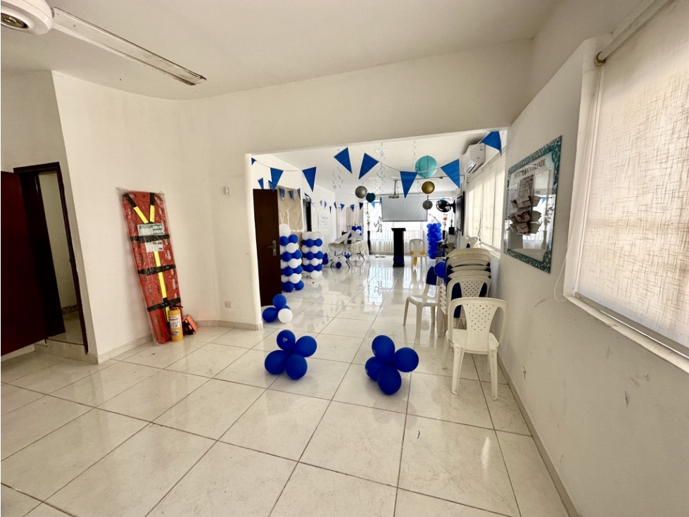 Bocagrande - Venta de Apartamento sobre la Avenida San Martín.