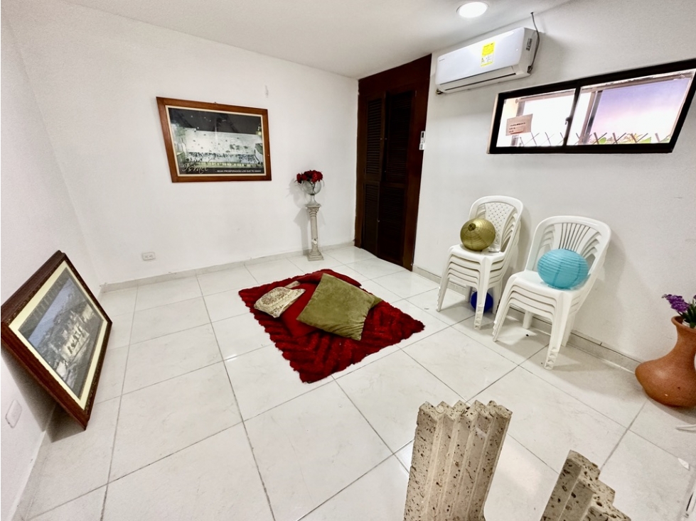 Bocagrande - Venta de Apartamento sobre la Avenida San Martín. — foto 2