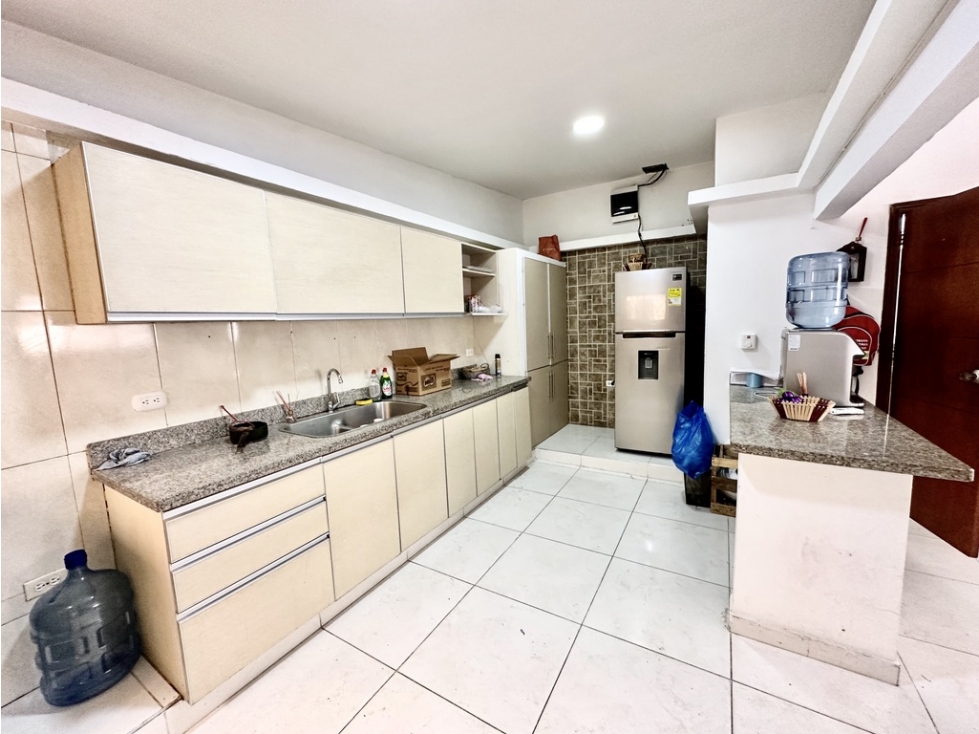 Bocagrande - Venta de Apartamento sobre la Avenida San Martín. — foto 6
