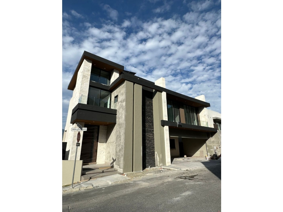CASA EN VENTA EN MONTERREY LA HERRADURA 5 HABITACIONES