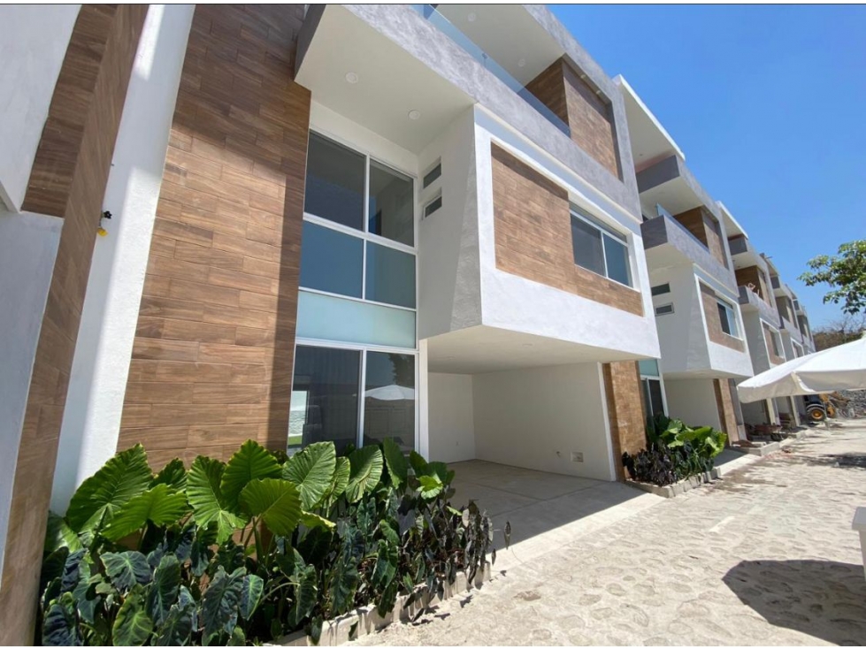 EN VENTA CASA MODERNA CON ALBERCA EN PRIVADA AL SUR DE CUERNAVACA.