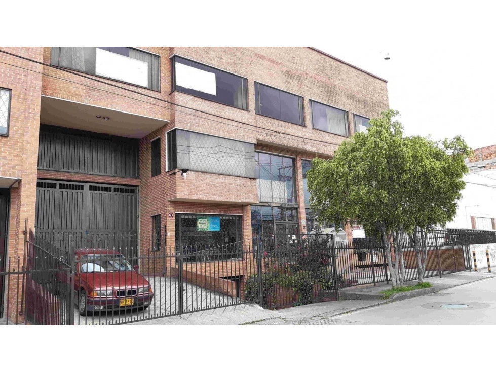 BODEGA EN EL TOBERIN DE 3 PISOS
