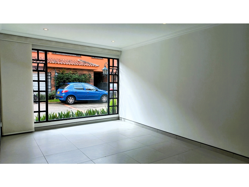 CASA EN CEDRITOS DE 3 PISOS — foto 3