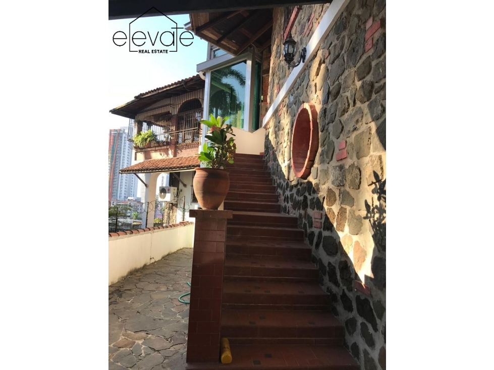 CASA EN LA CRESTA