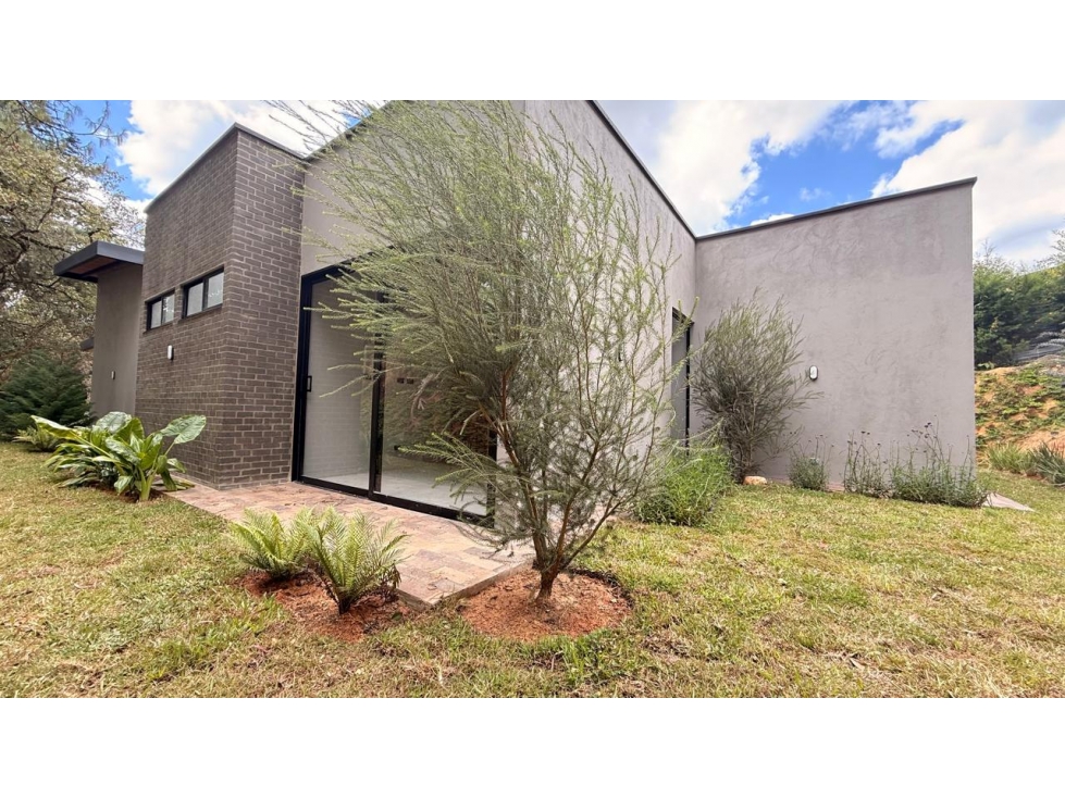 CASA CAMPESTRE EXCLUSIVA EN GUARNE VEREDA EL MOLINO 2000 M2