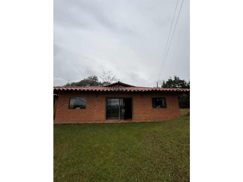 VENDO LOTE CON CASA A 5 MIN DEL AEROPUERTO 54.200 M2 — foto 2
