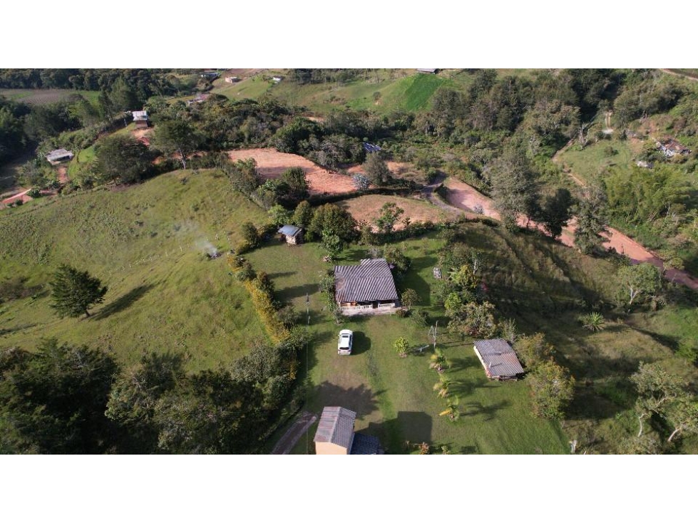 OPORTUNIDAD CASA FINCA + LOTES EN EL ORIENTE EL SANTUARIO