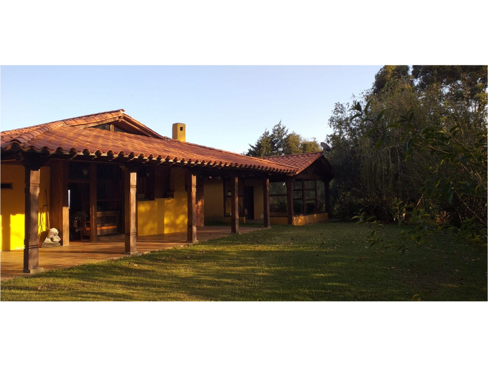 VENDO LOTE CON CASA A 5 MIN DEL AEROPUERTO 54.200 M2