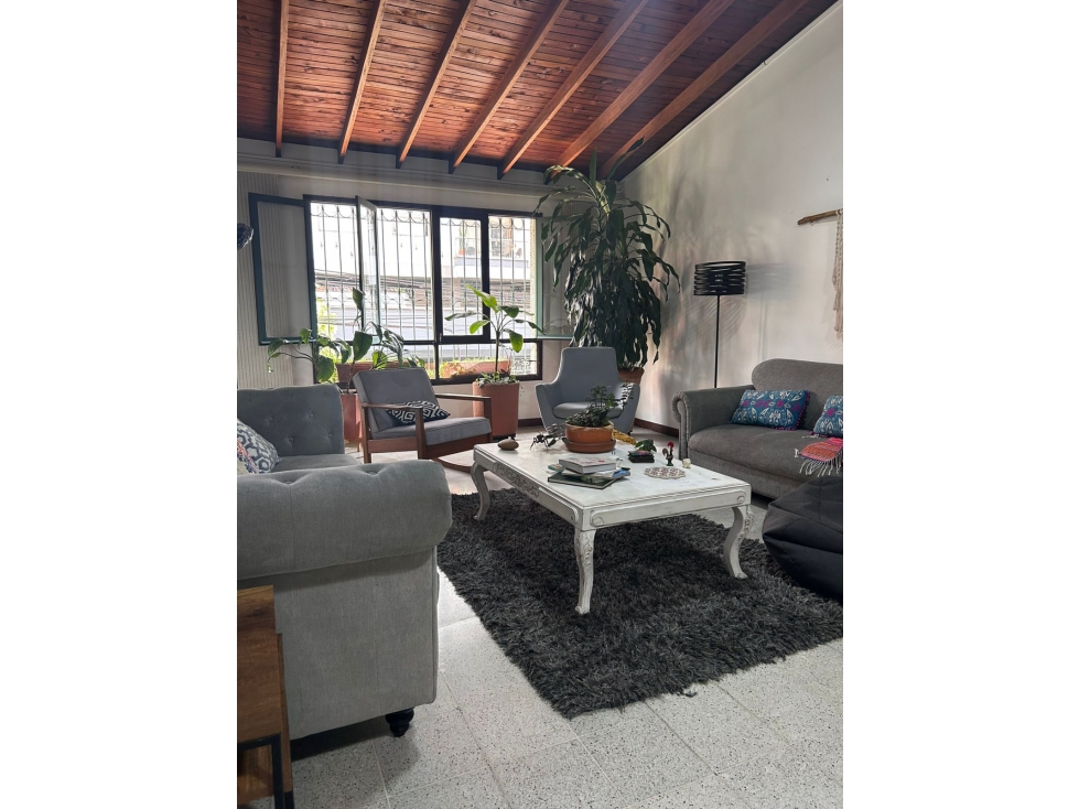 VENDO CASA SEGUNDO PISO EN CONQUISTADORES 245 M2