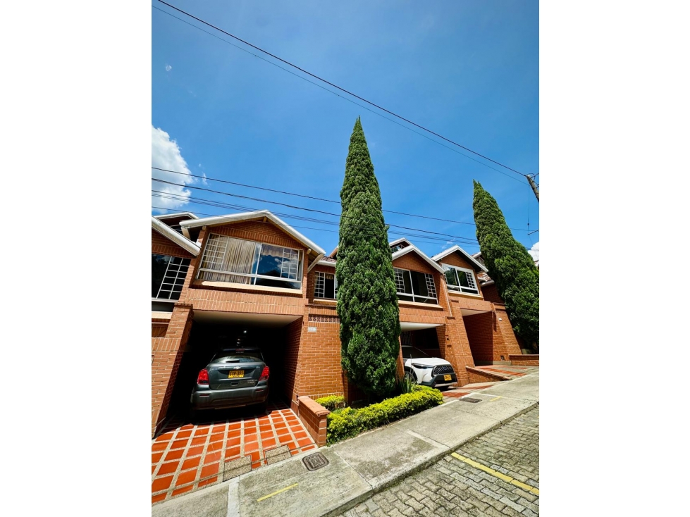 BAJO PRECIO CASA UNIFAMIAR DE 3 NIVELES LA MOTA 160 M2 EN UNIDAD — foto 2