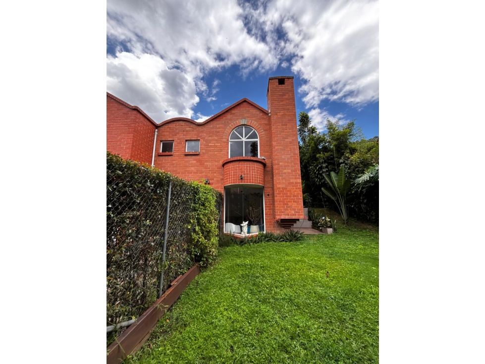 VENDO CASA EN EL POBLADO ZONA EXCLUSIVA 780 M2 UNIDAD CERRADA — foto 2