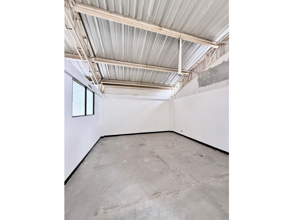 VENDO- ARRIENDO BODEGA SECTOR UDEA-BOMBA DE GALLO 360 M2 3 PISO — foto 5