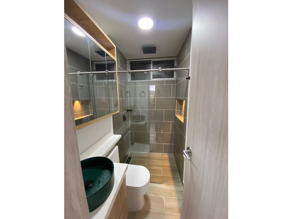 APTO PARA ESTRENAR EN LA CEJA UNIDAD LORIENT 64 METROS — foto 4