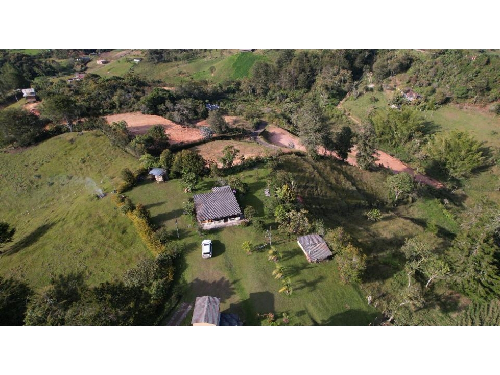 OPORTUNIDAD CASA FINCA + LOTES EN EL ORIENTE EL SANTUARIO — foto 2