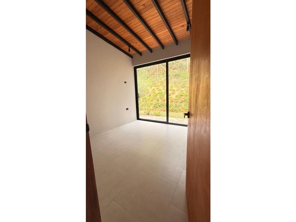 CASA CAMPESTRE EXCLUSIVA EN GUARNE VEREDA EL MOLINO 2000 M2 — foto 3