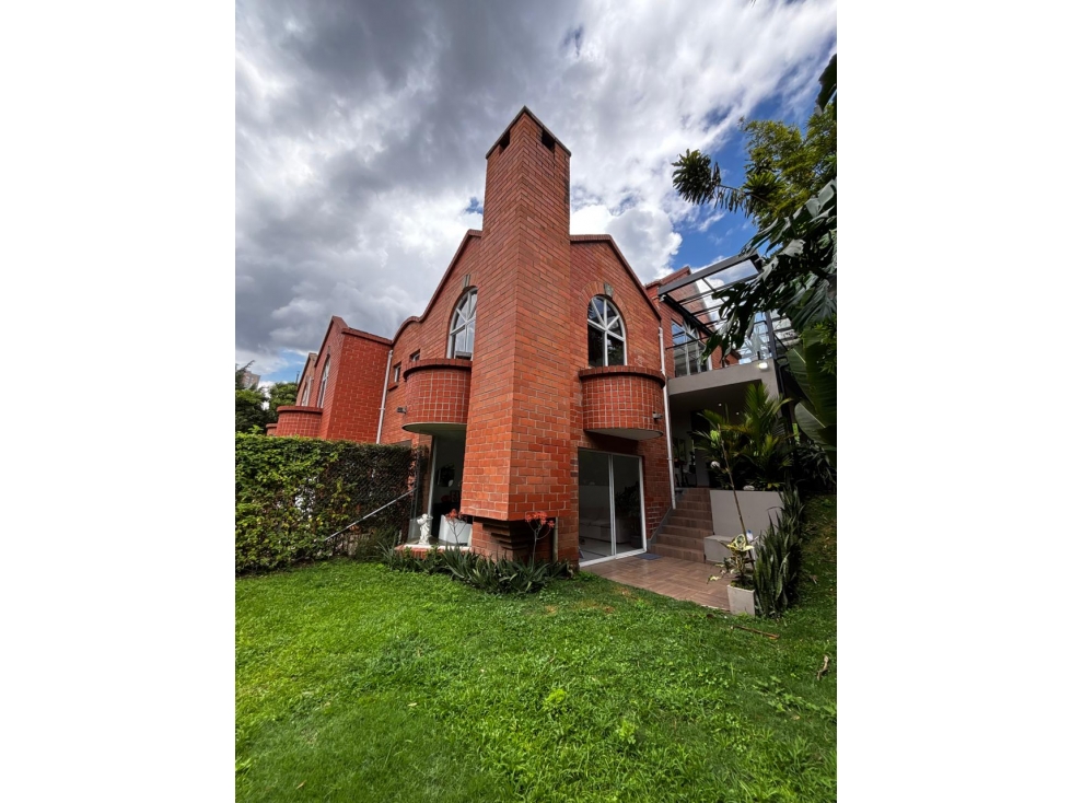 VENDO CASA EN EL POBLADO ZONA EXCLUSIVA 780 M2 UNIDAD CERRADA