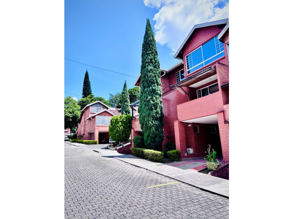BAJO PRECIO CASA UNIFAMIAR DE 3 NIVELES LA MOTA 160 M2 EN UNIDAD — foto 3