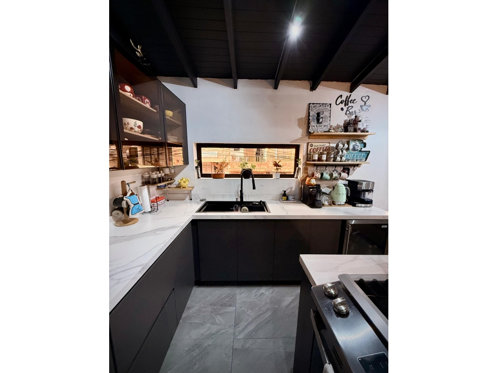 VENTA DE CASA DE 3 NIVELES CABAÑITAS BELLO 256 M2 SOLO CONTADO — foto 4