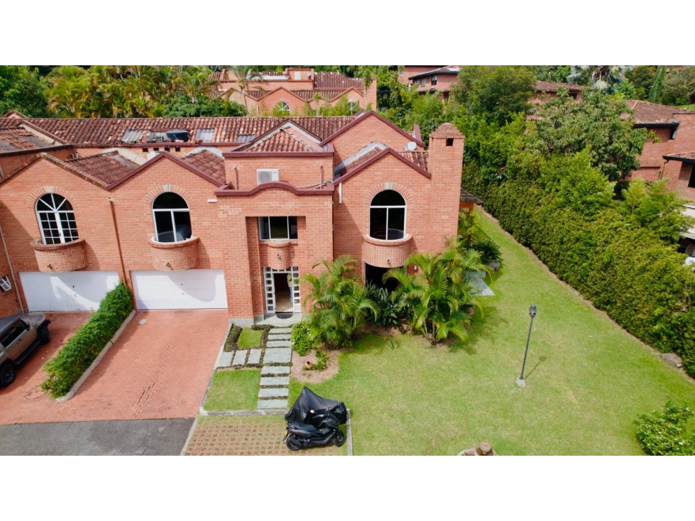 CASA EN VENTA EL POBLADO, MEDELLÍN 730.25 M2