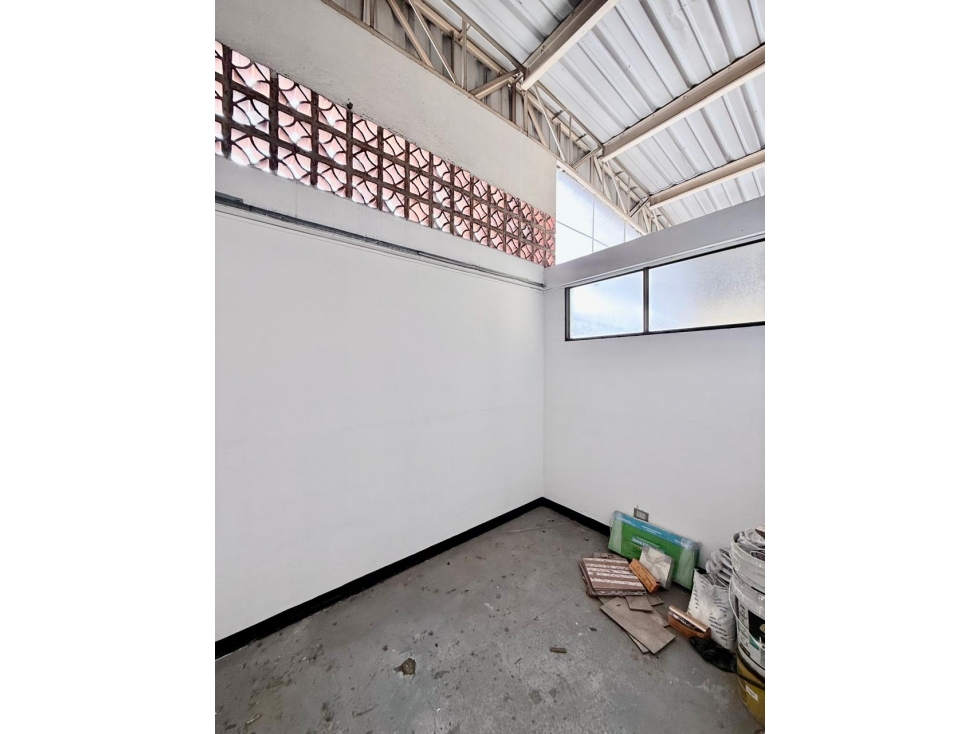 VENDO- ARRIENDO BODEGA SECTOR UDEA-BOMBA DE GALLO 360 M2 3 PISO — foto 6
