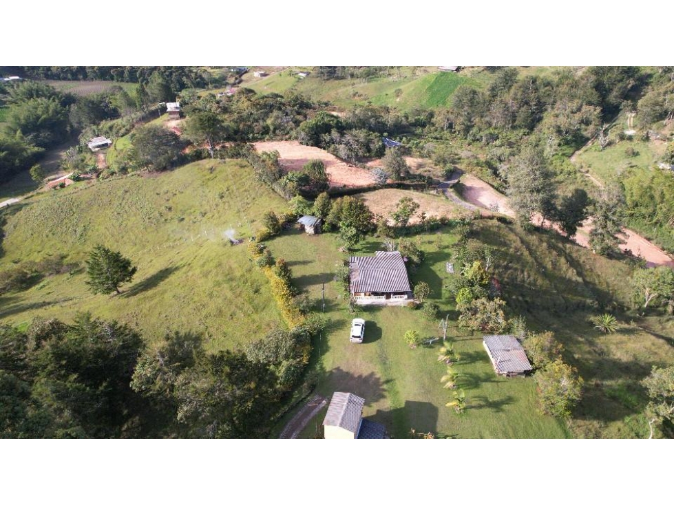 OPORTUNIDAD CASA FINCA + LOTES EN EL ORIENTE EL SANTUARIO — foto 3