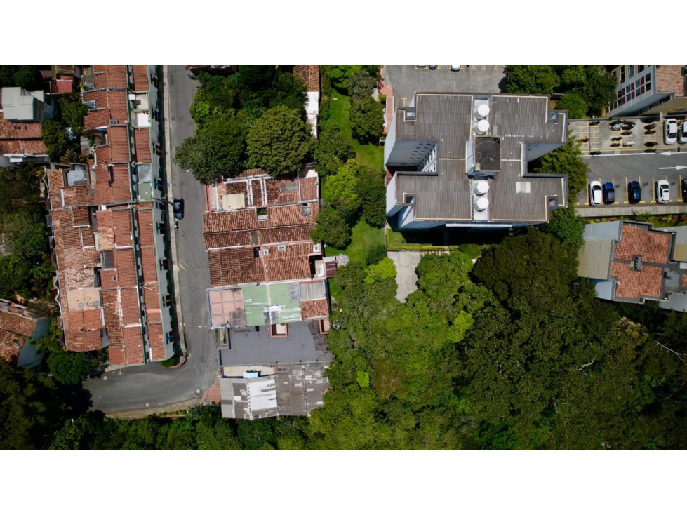 OPORTUNIDAD DE INVERSIÓN CASA LOTE EN ROBLEDO (PARTE BAJA) 1340 M2 — foto 3