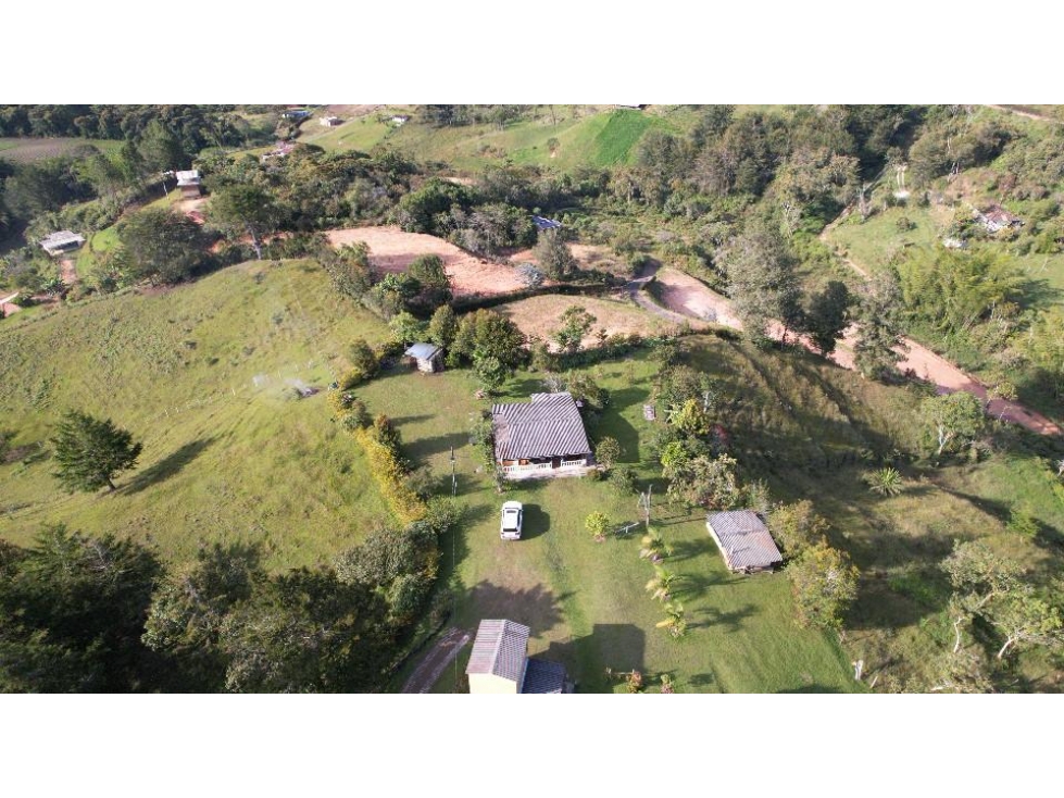 OPORTUNIDAD CASA FINCA + LOTES EN EL ORIENTE EL SANTUARIO — foto 4