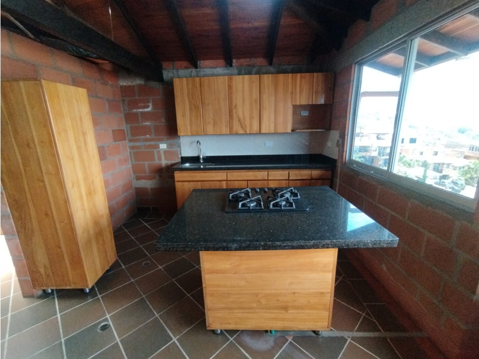 VENTA DE APTO BELLO SERRAMONTE 250 M2 3 NIVELES
