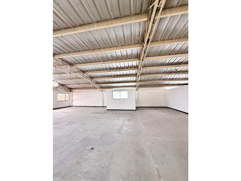 VENDO- ARRIENDO BODEGA SECTOR UDEA-BOMBA DE GALLO 360 M2 3 PISO — foto 3