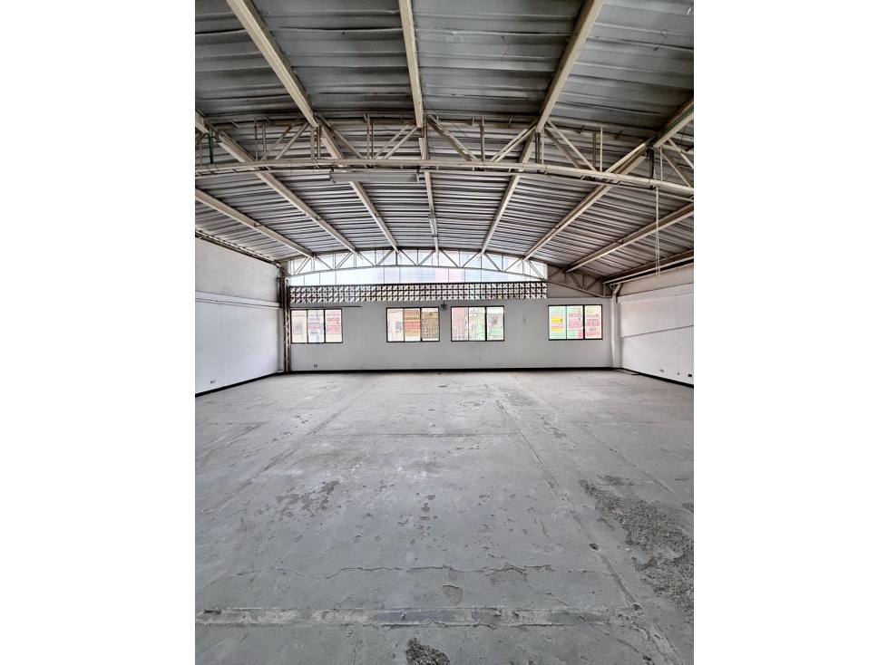 VENDO- ARRIENDO BODEGA SECTOR UDEA-BOMBA DE GALLO 360 M2 3 PISO — foto 2