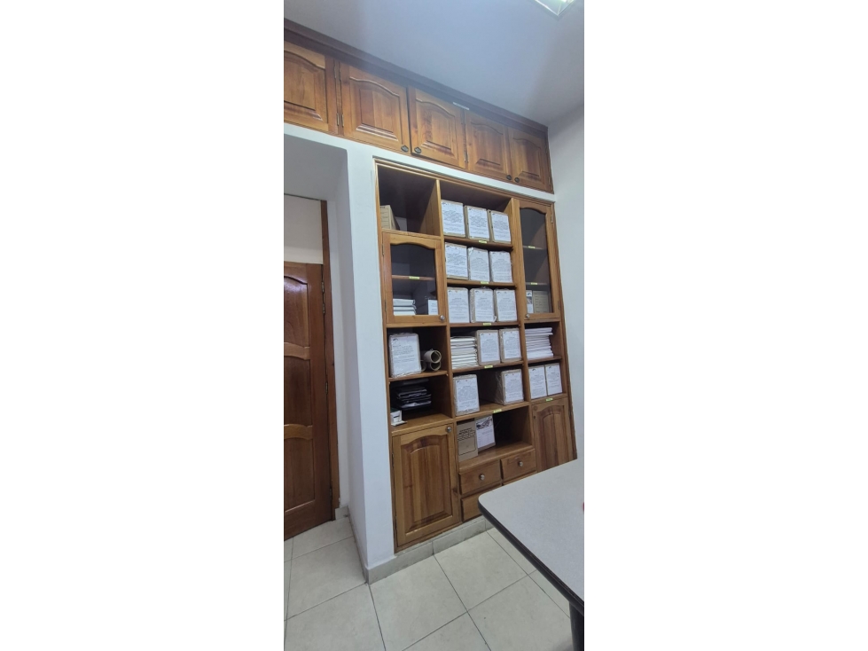 SE ARRIENDAN OFICINAS 201 - 202 - 3