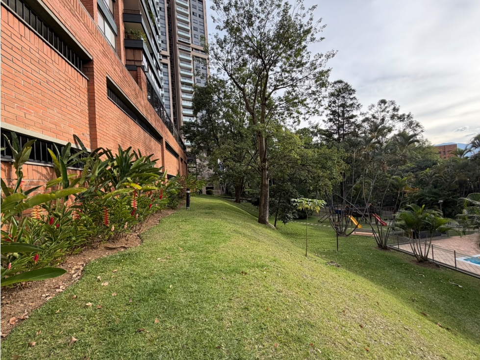 AMPLIO Y EXCLUSIVO APARTAMENTO EN EL POBLADO LOS BALSOS / SAN MICHEL — foto 2