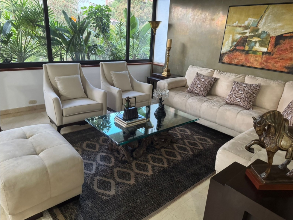 Apartamento Poblado a una cuadra delparque .